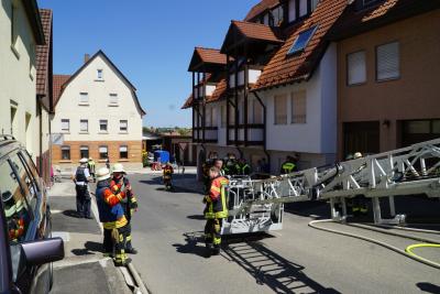 Funkenflug durch Bitumenverlegung fuehrt zum Feuerwehreinsatz in Weil im Schoenbuch